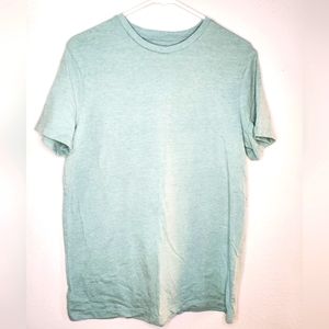Pale green crew neck t-shirt short sleeves